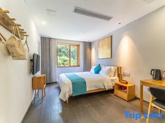 Standard Double room with garden view (full double bed)