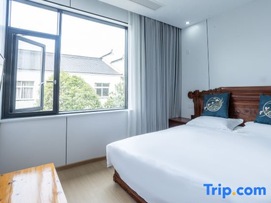 Superior Double room (full double bed)