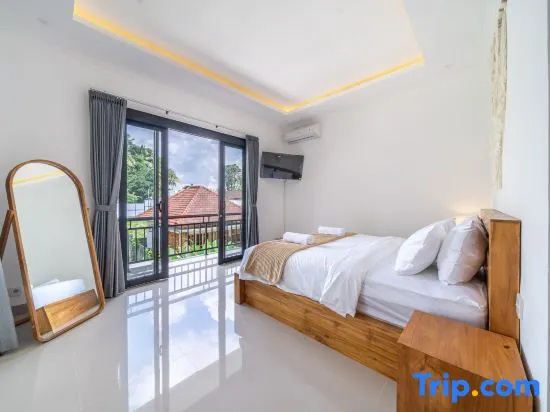 Gauri House - Quiet Retreat with Huge Pool near Top Dining Spots