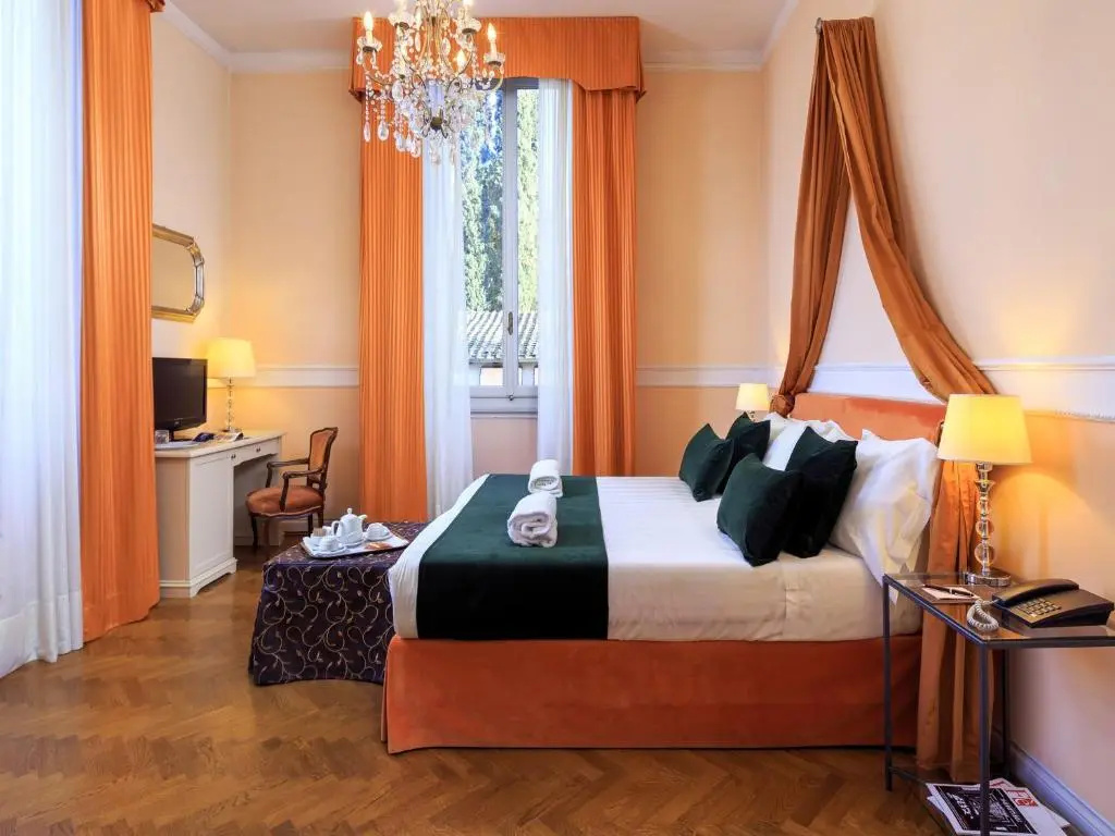 Deluxe Double room (full double bed)
