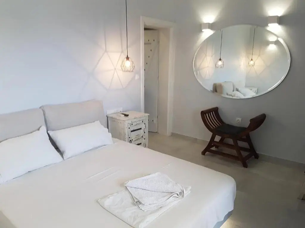 Standard Double room with balcony (full double bed)