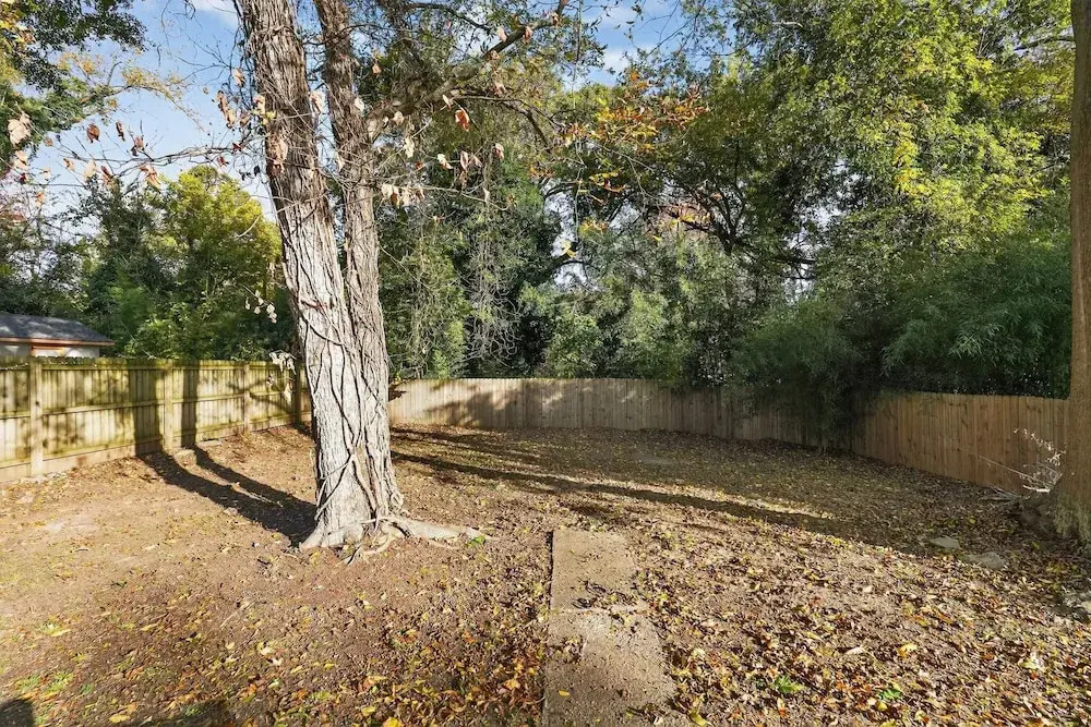 Spacious 3br Mozley Park Home With Fenced Yard 3 Bedroom Home