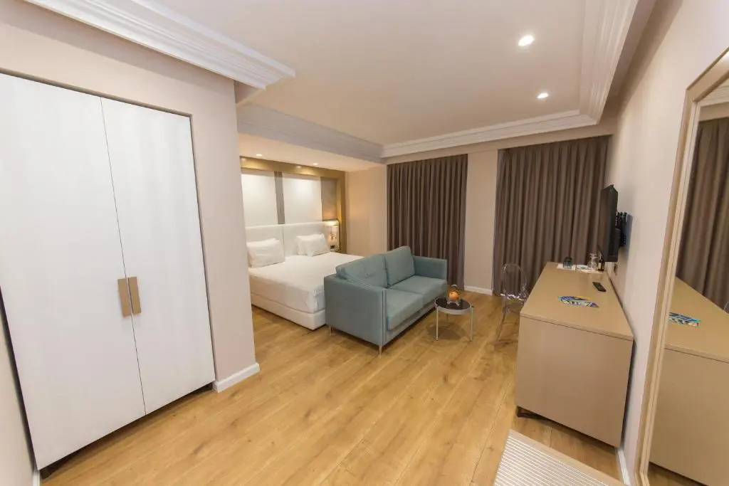 Superior Double room with sea view (full double bed)