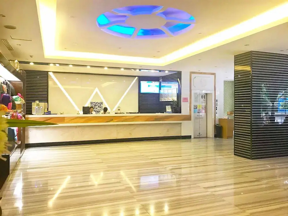 Lobby & Reception