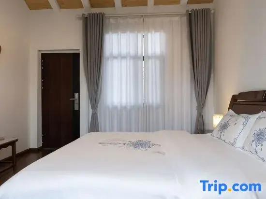 Standard Double room with mountain view (full double bed)
