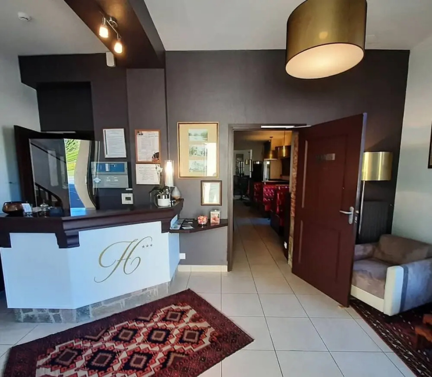 Lobby & Reception