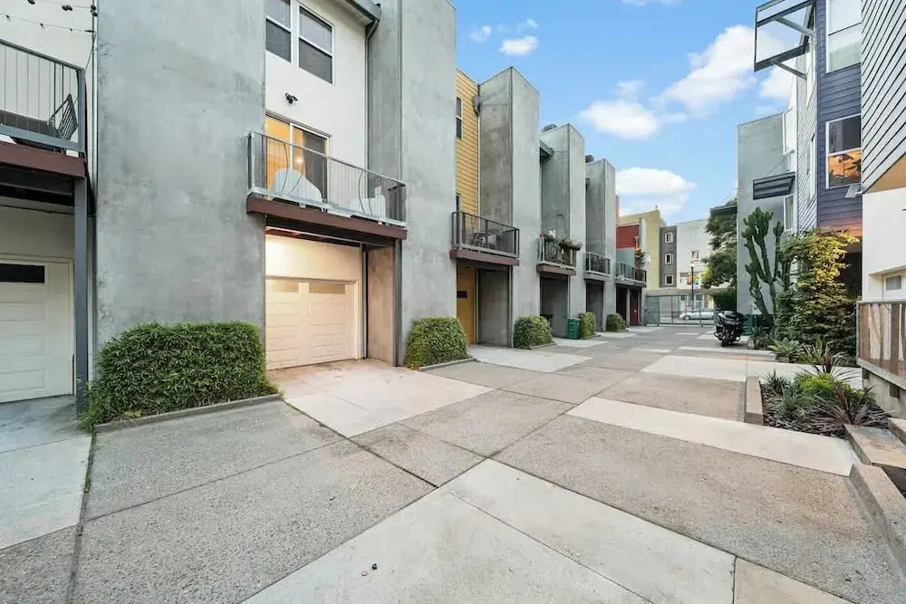 Gaslamp Row House - Sleeps 8 Private Garage AC