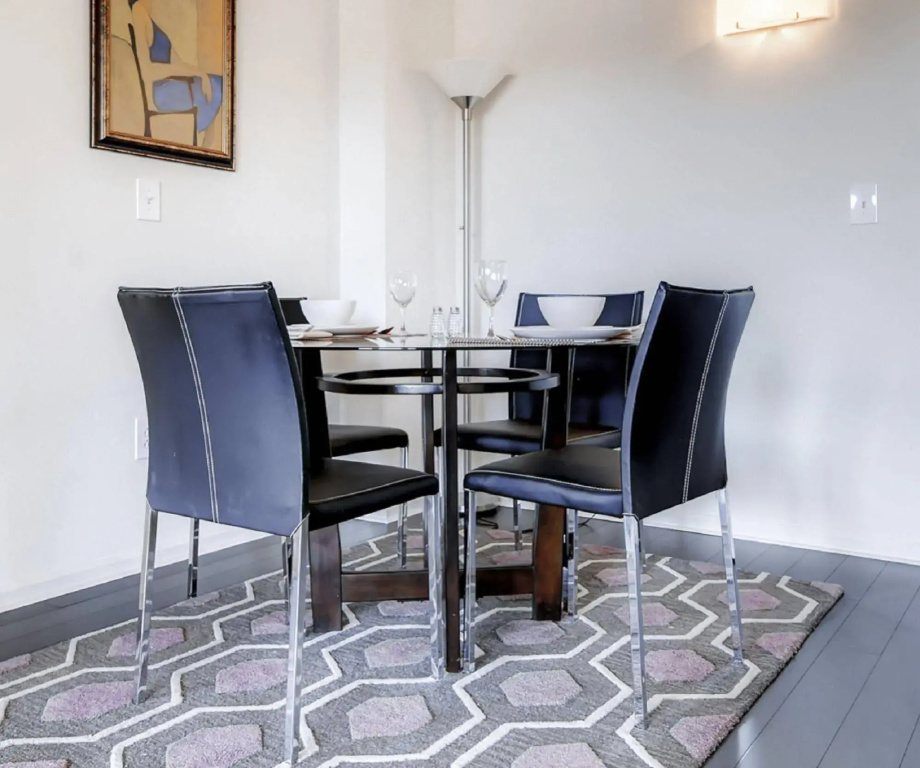 Global Luxury Suites at Tiverton Ave - Général