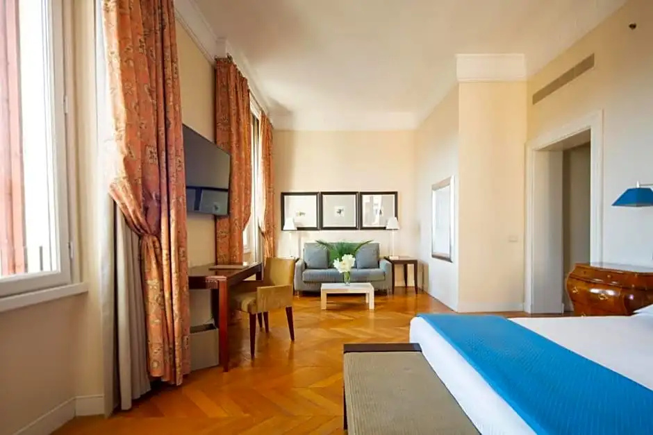 Double Suite (full double bed)