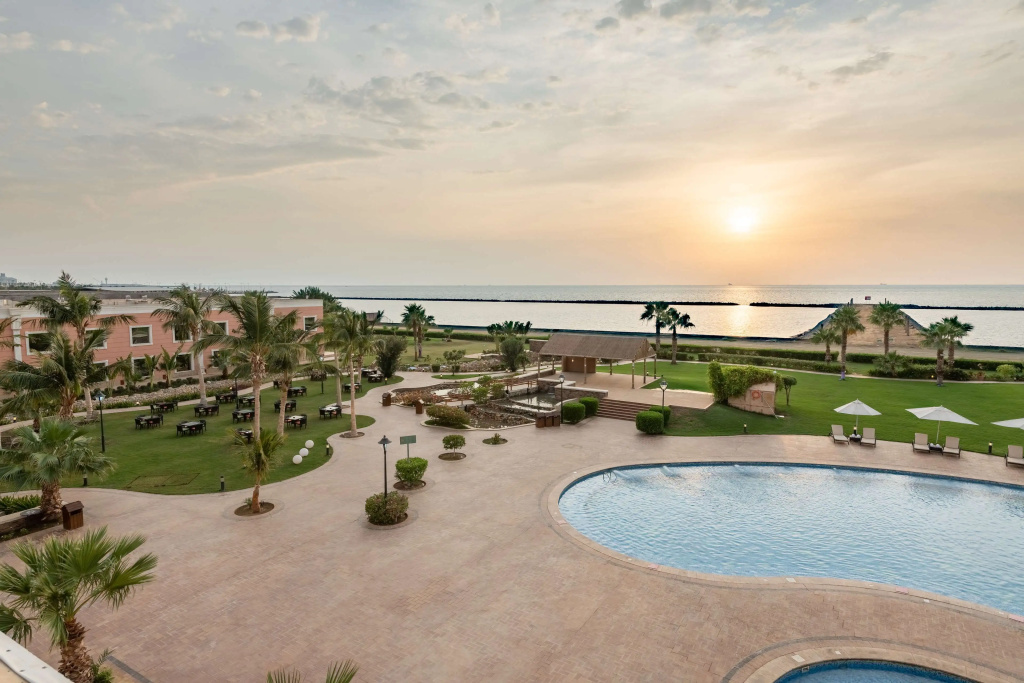 Beach & Waterfront