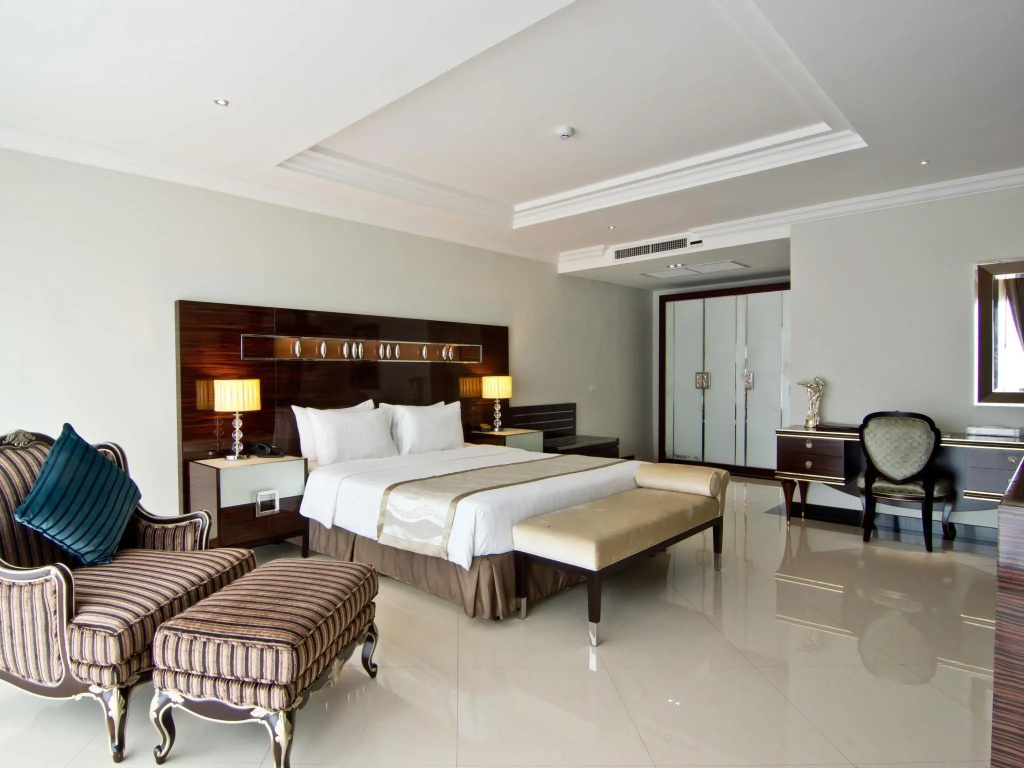 Suite with balcony