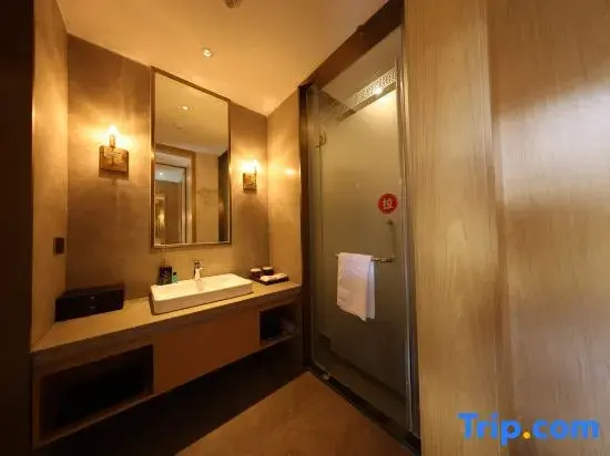 Deluxe room with balcony and with view