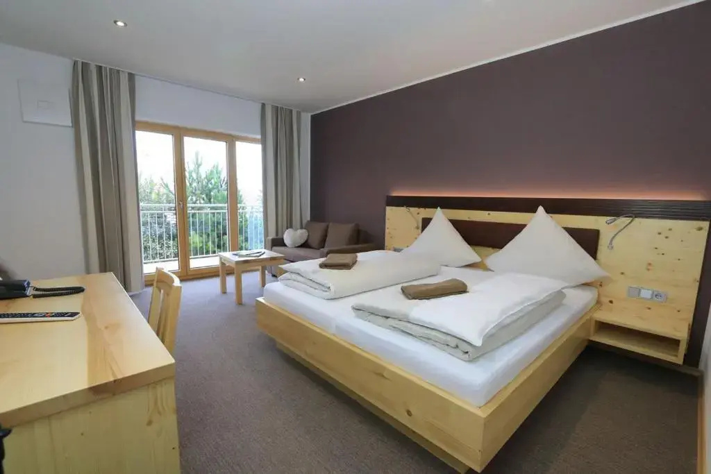Standard Double room with balcony (full double bed)
