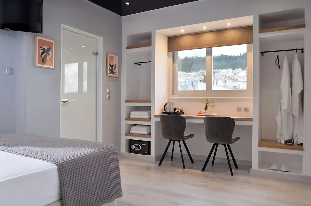 Double Junior Suite with balcony and with mountain view (full double bed)
