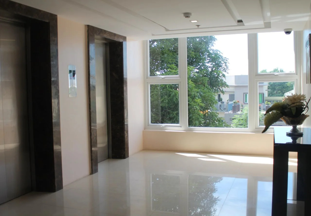 Lobby & Reception