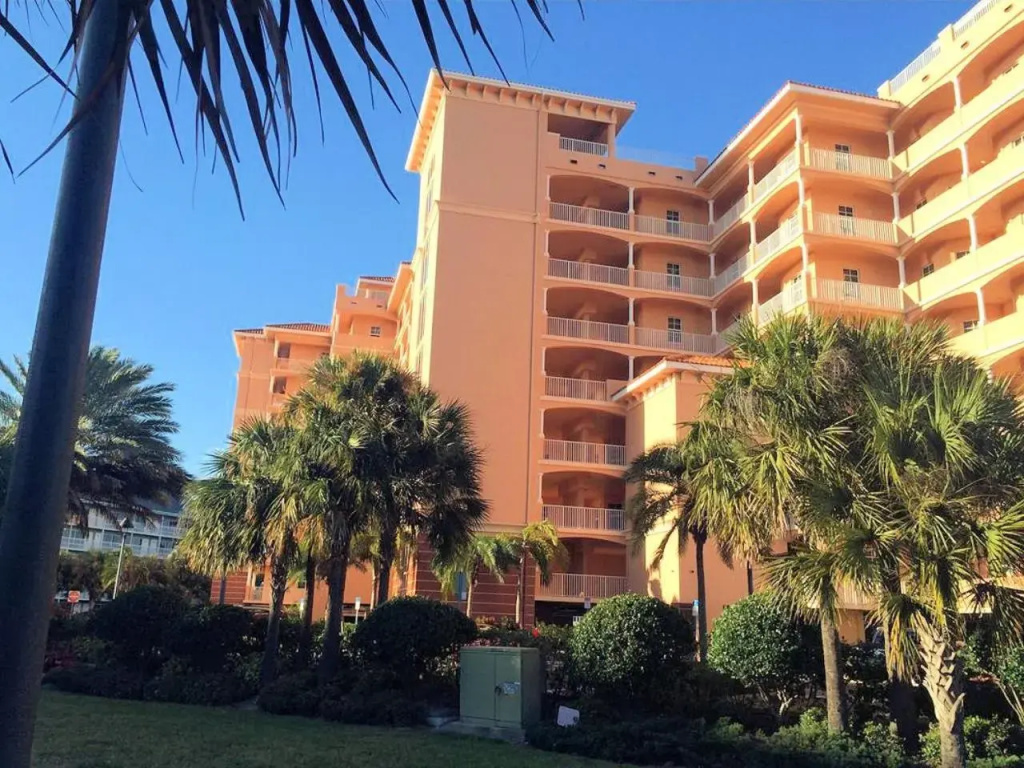 Luxury 5 Star Condominium Water Front 3 Beds 2 Bath Pool Hot-Tub Beach And City Views