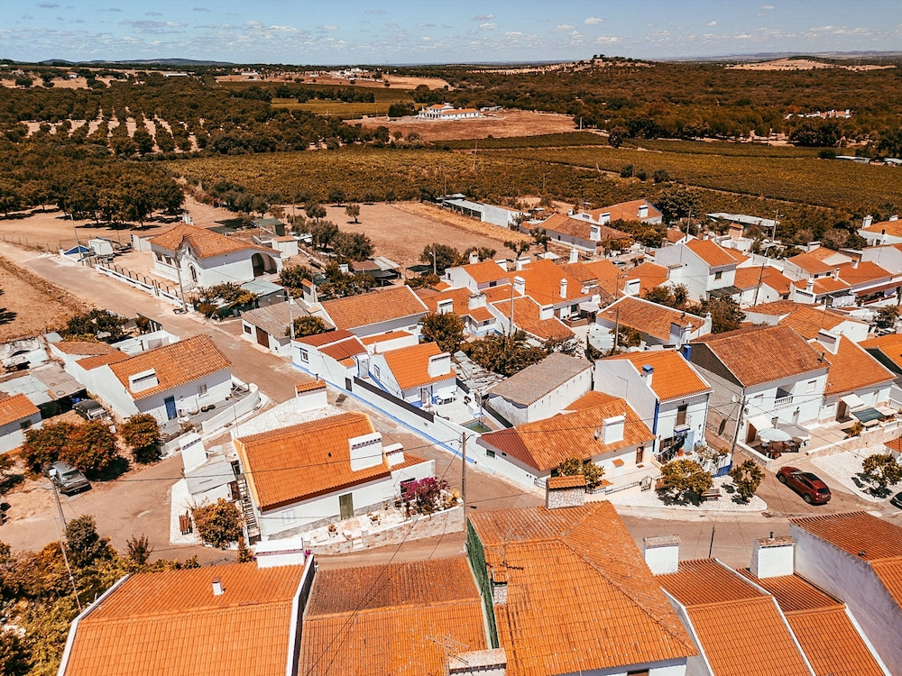 Alentejo Poolside By Gt House