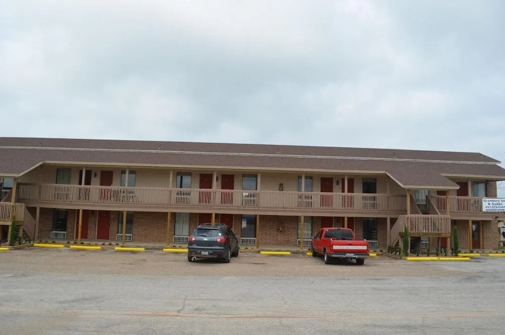 Granbury Inn & Suites