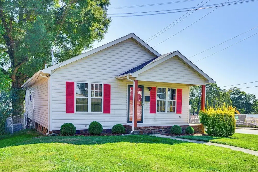2 Mi to Dtwn Greensboro: Pet-friendly Retreat!