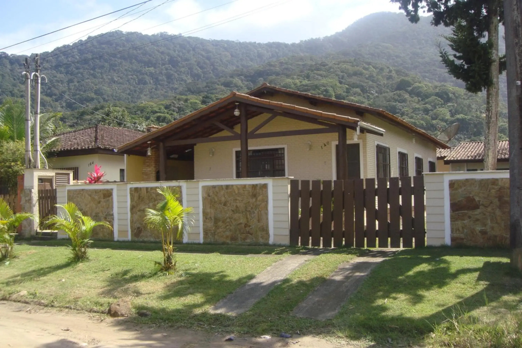 Casa Espaçosa 4 Dormitórios A 150M Da Praia Da Maranduba / Ubatuba