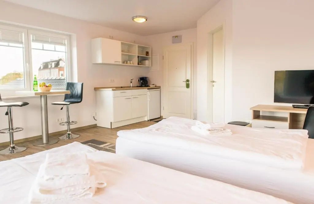Deluxe Double room with balcony (full double bed)