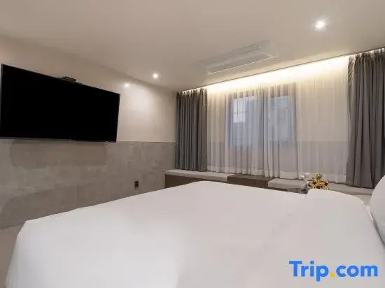 Premium Double room (full double bed)