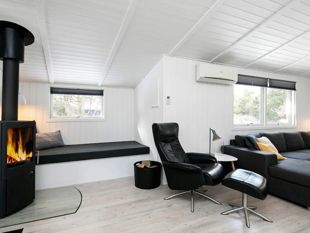 Peaceful Holiday Home in Blavand Denmark With Terrace - фото 2