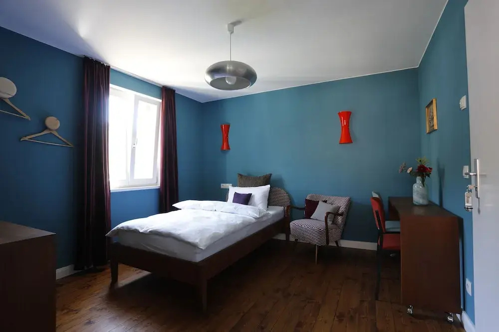 Economy room