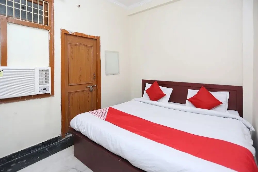 Shiva Guest House by OYO Rooms