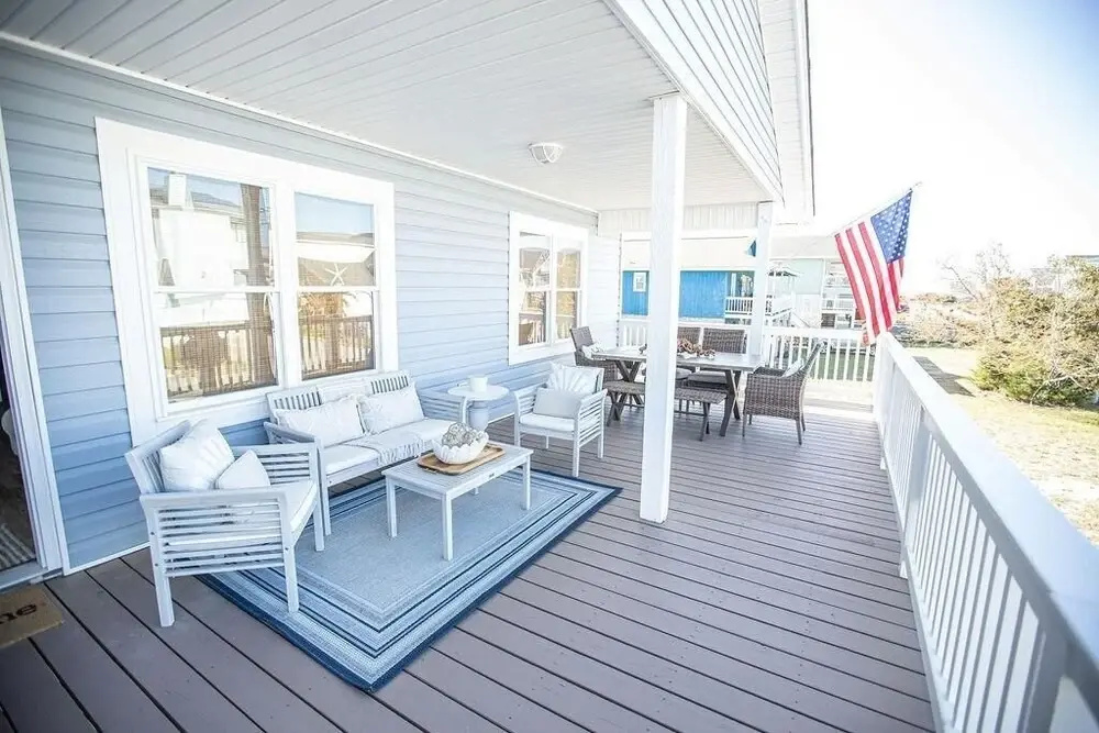 Blue Crab Cottage 4 Bedroom Home by RedAwning