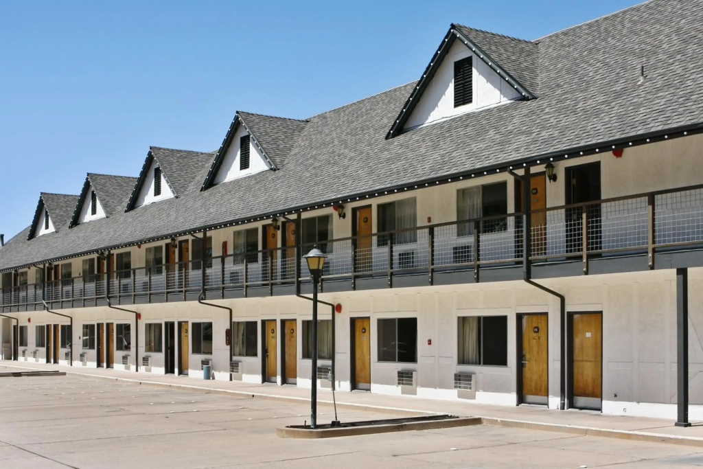 Sideways Inn by null