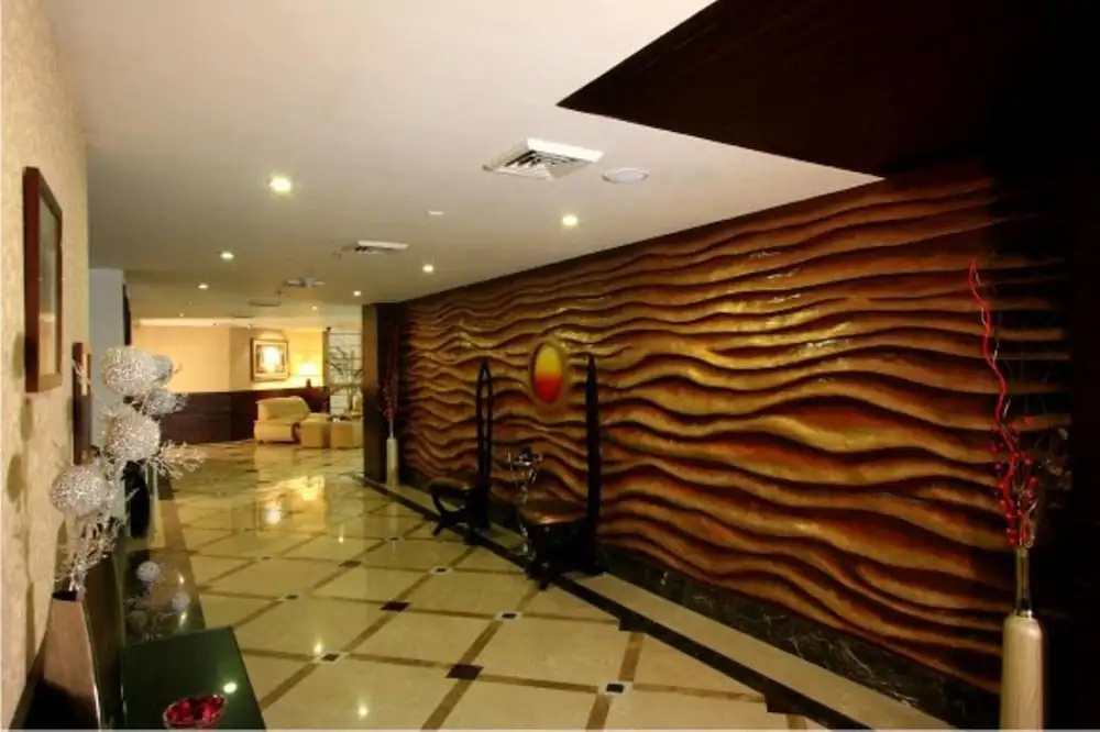 Lobby & Reception
