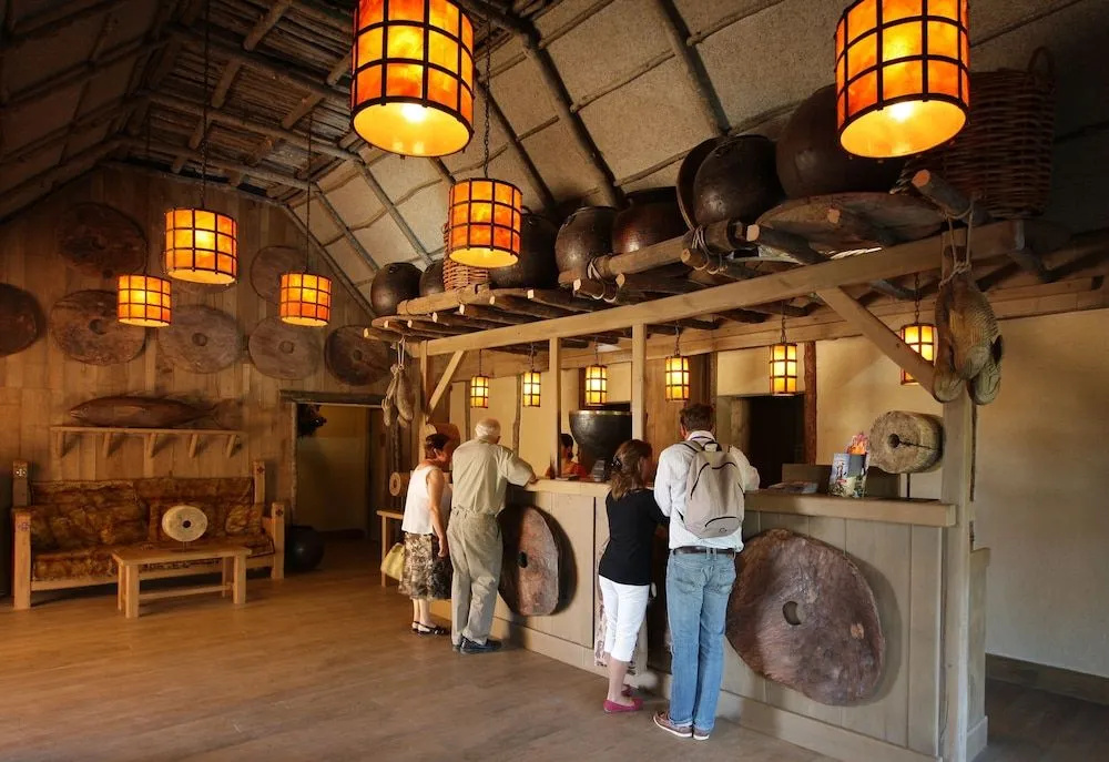 Lobby & Reception