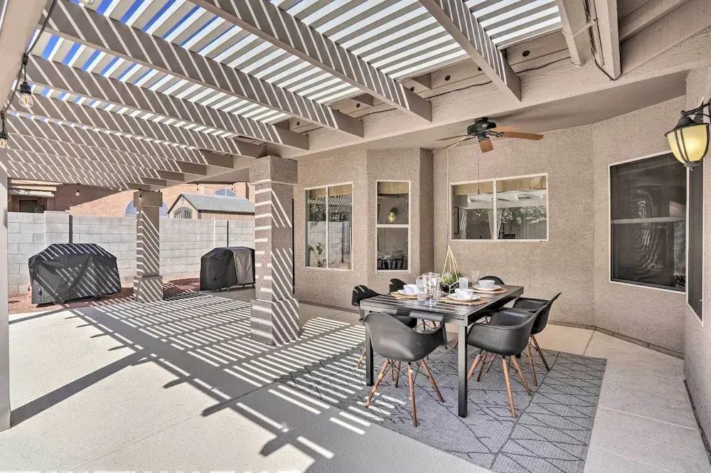 Pool, Putting Green & Furnished Patio: Phoenix Gem