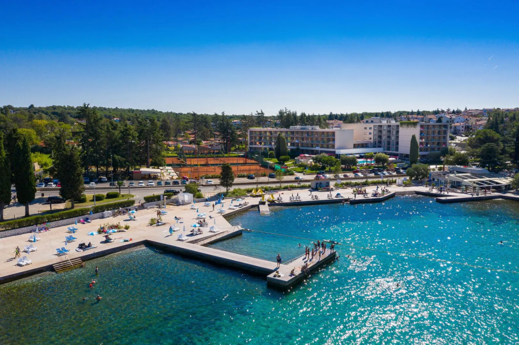 Beach & Waterfront