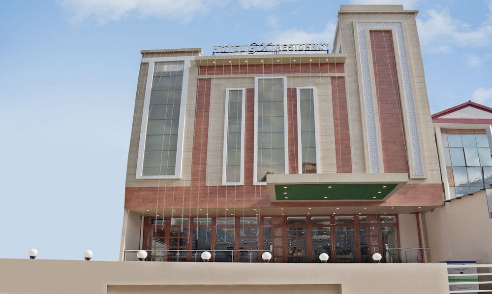 Treebo G K Residency Near Dehradun Railway Station