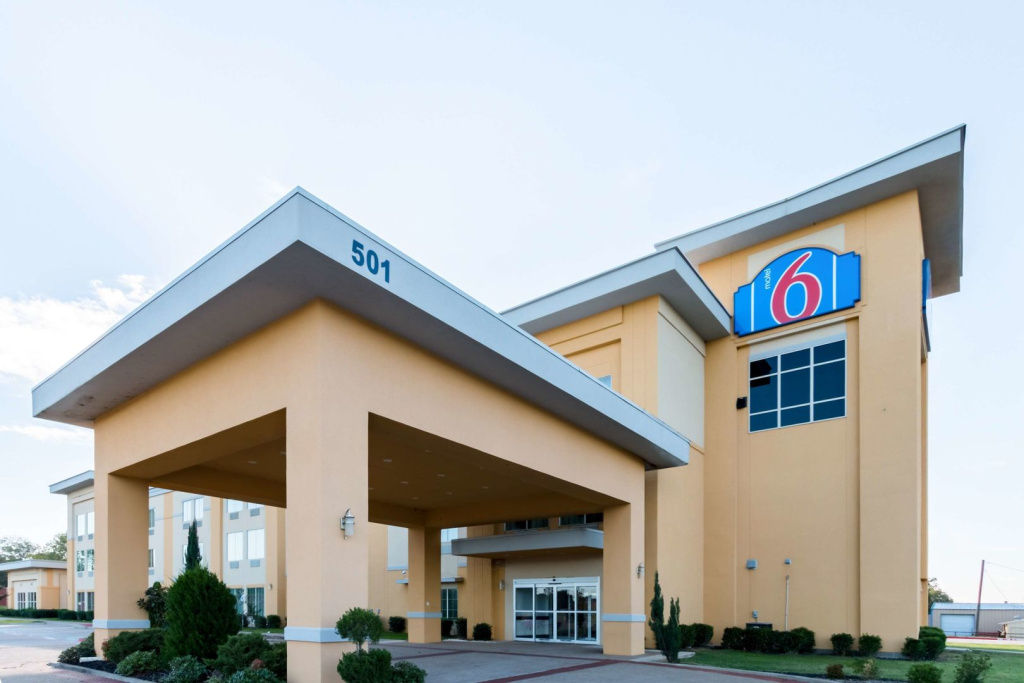 Motel 6 Joshua, TX
