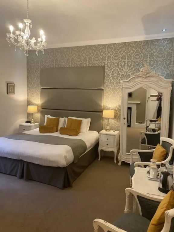 Executive Double room (full double bed)