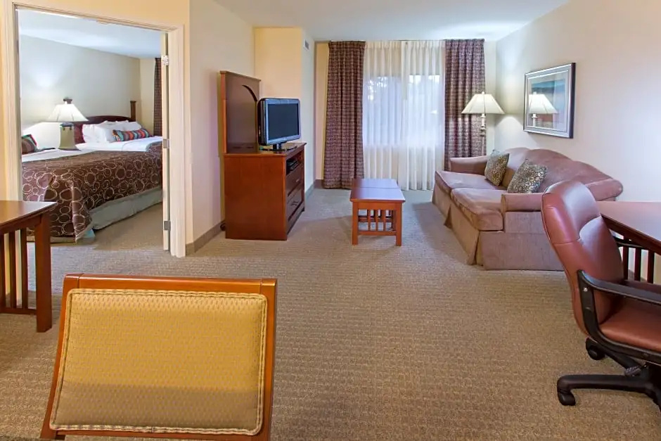 Staybridge Suites Everett-Paine Field by IHG - Chambres