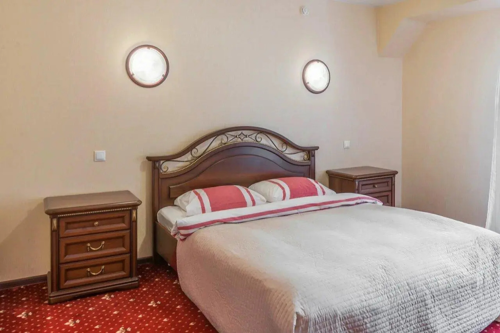 Double Suite full double bed