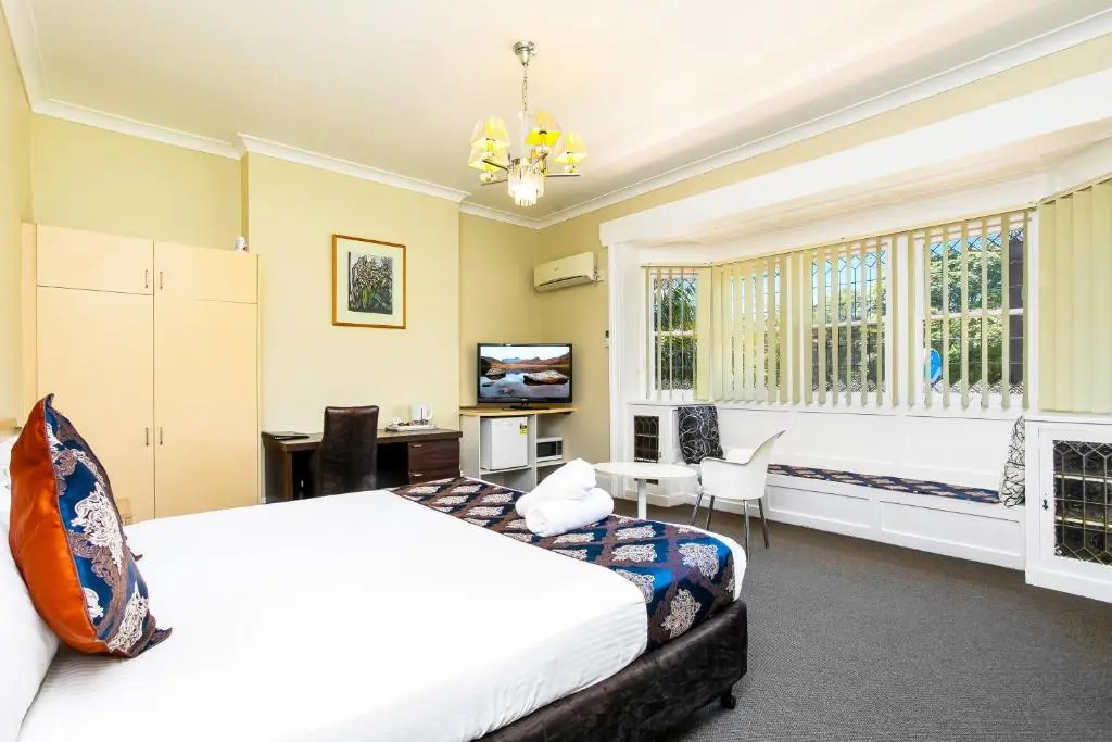 Deluxe Double room (full double bed)