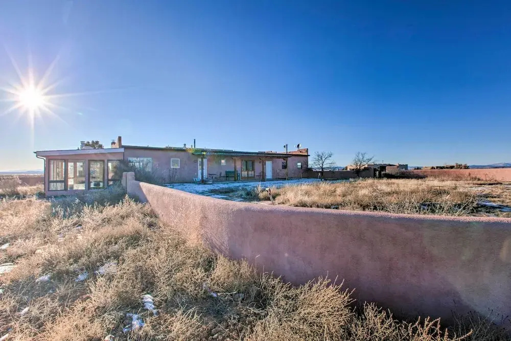 Southwest Home w/ 360-degree Mtn View, Ski Nearby!