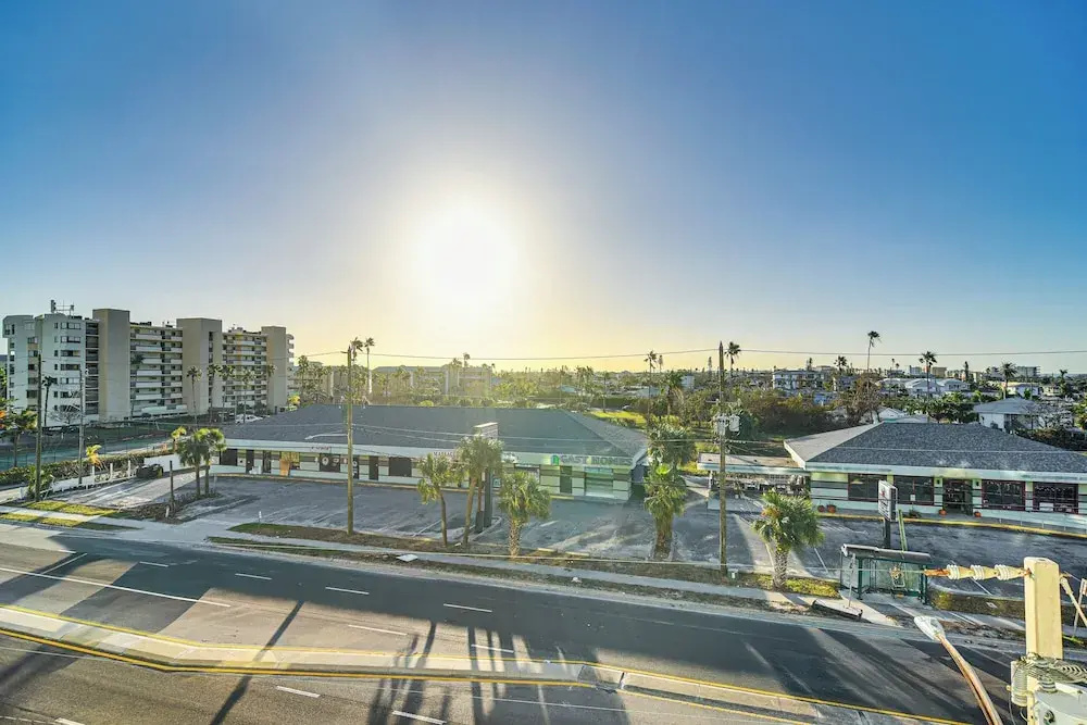 2 Mi to Johns Pass: Madeira Beach Condo