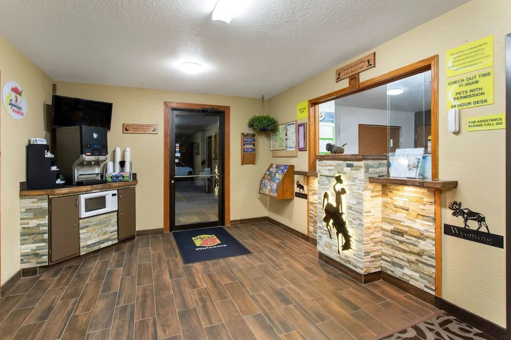 Lobby & Reception
