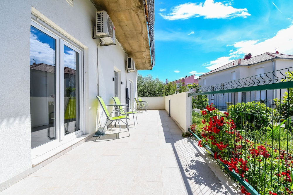 Apartments Tomo - Near Airport
