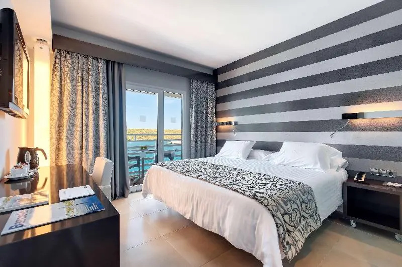 Superior Double room with balcony and with sea view (full double bed)