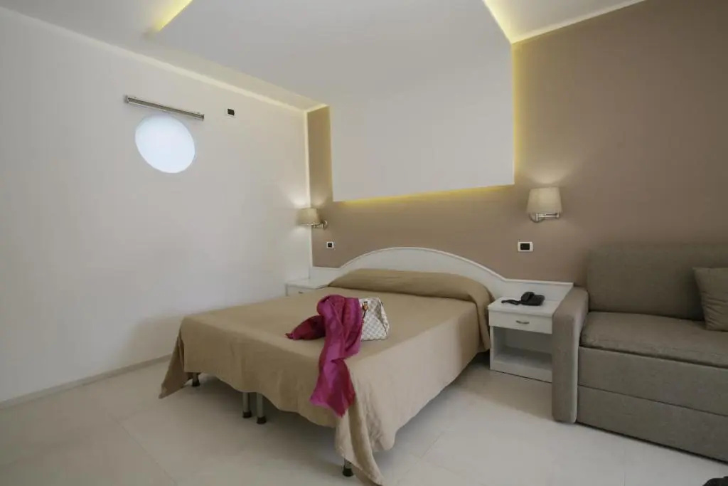 Deluxe Patio Double room (full double bed)
