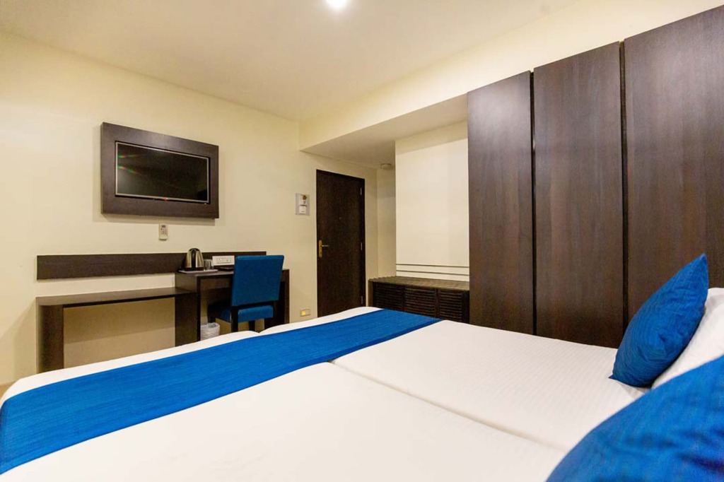 Ramada Plaza by Wyndham Palm Grove by null