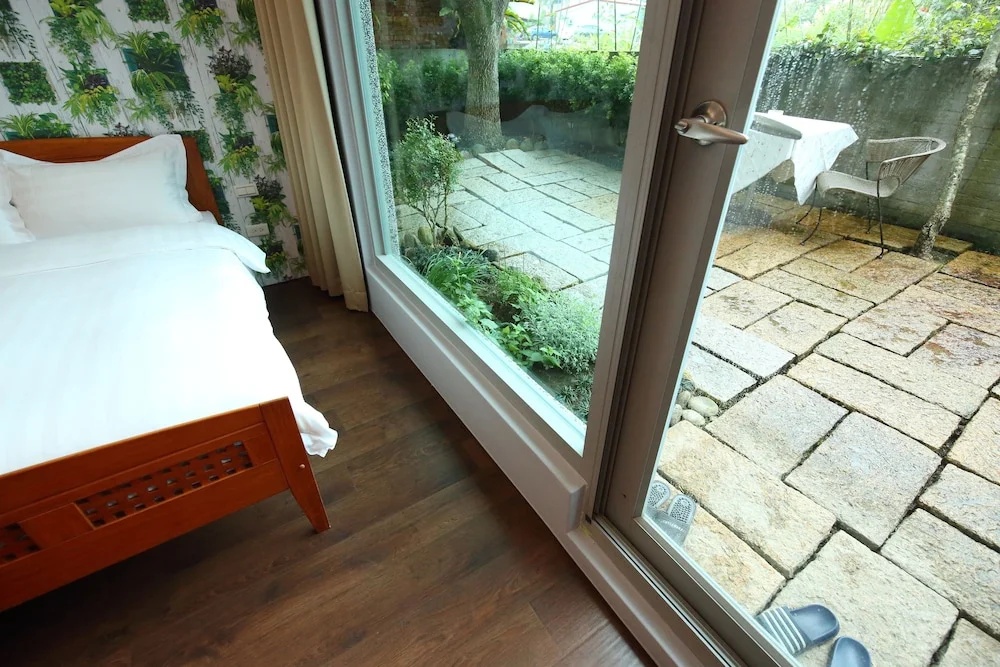 Deluxe Double room (full double bed)