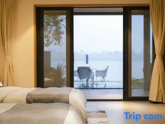 2 Bedrooms Suite with river view